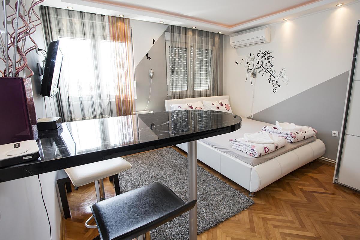 Star Apartment Belgrado Buitenkant foto
